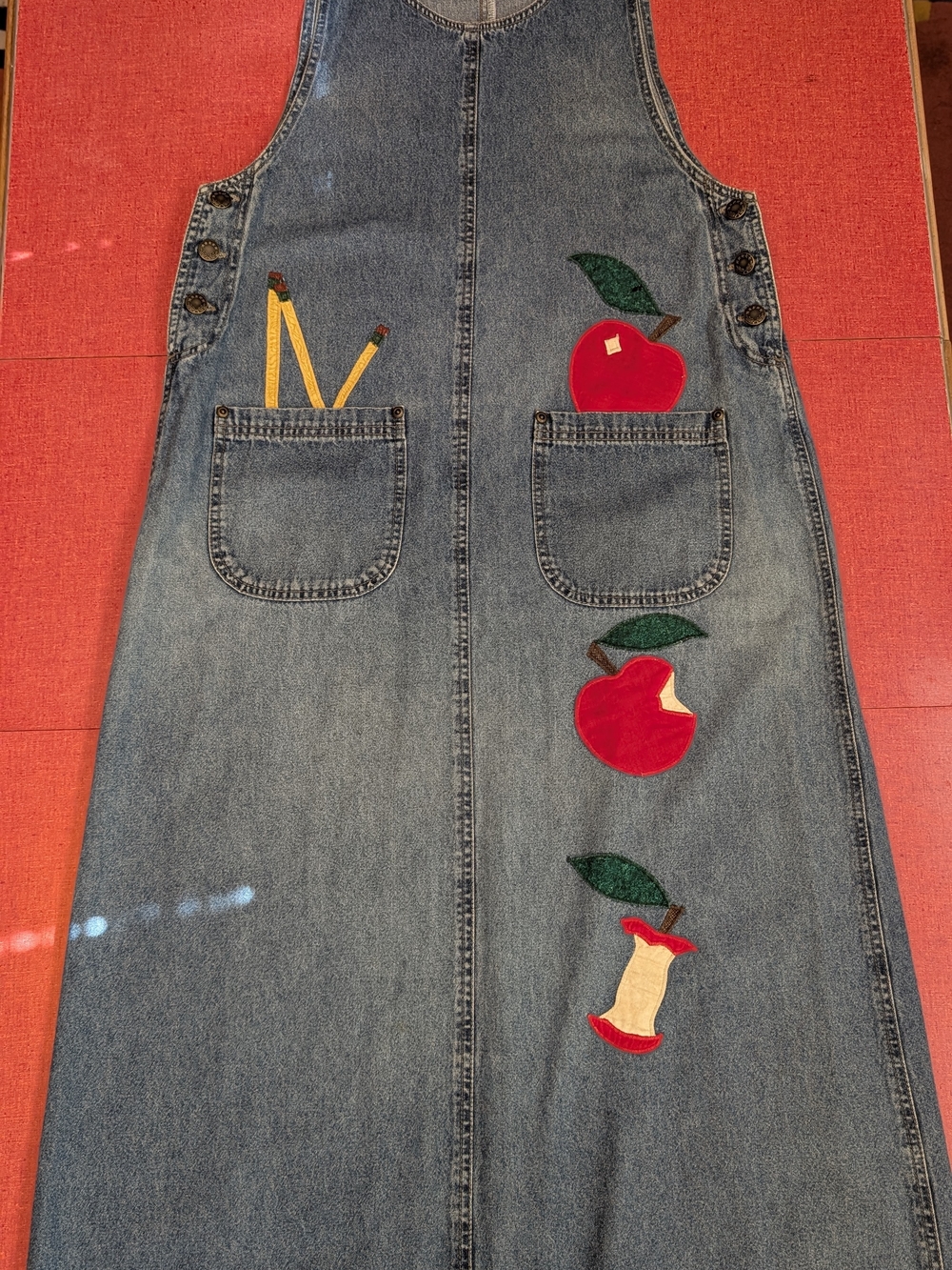 90s Teacher Denim Maxi Pinafore Overall Dress with Red Apple Appliqués Pockets M